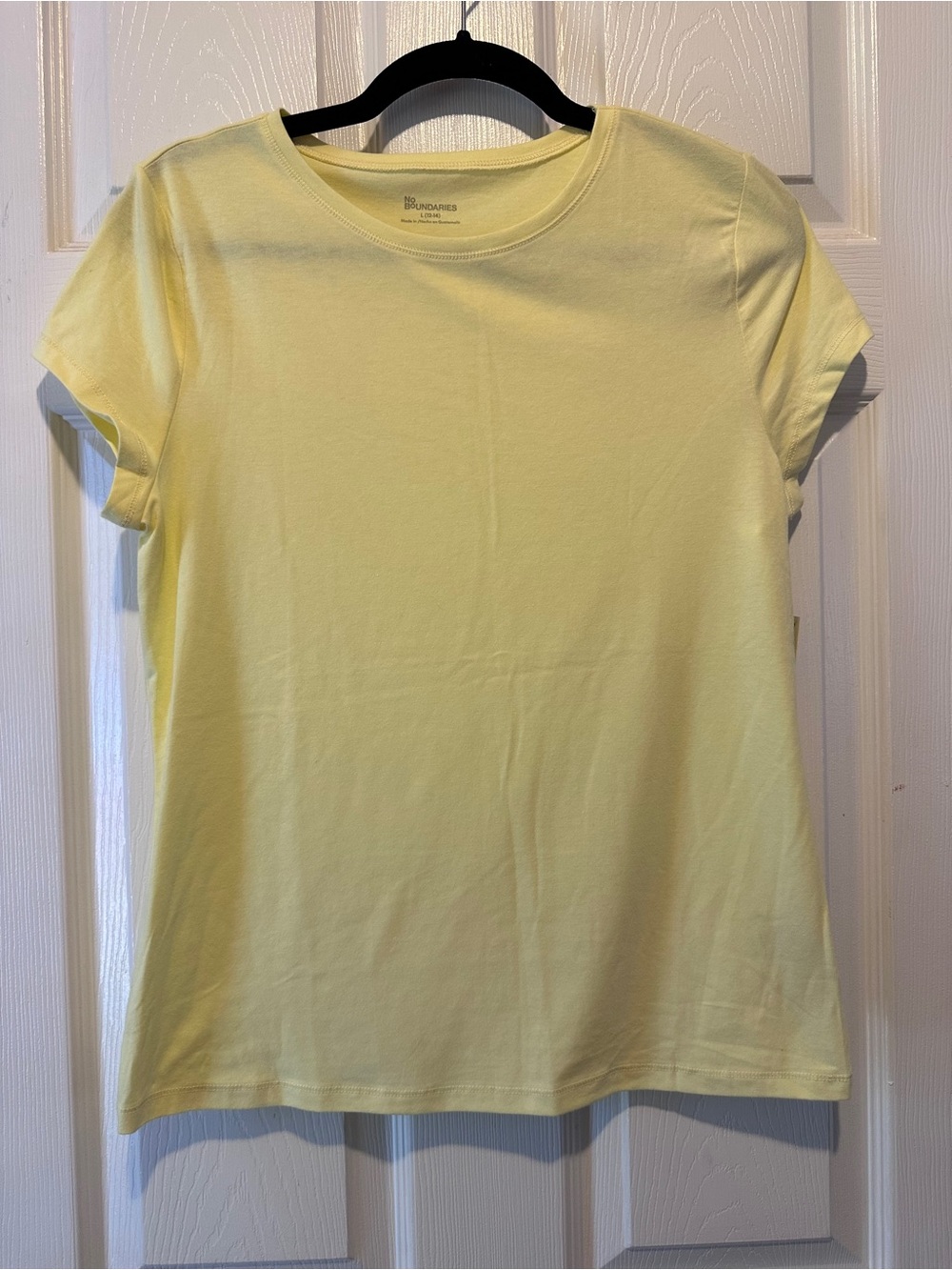No Boundaries Women's Short Sleeve Crewneck Tee in Light Yellow